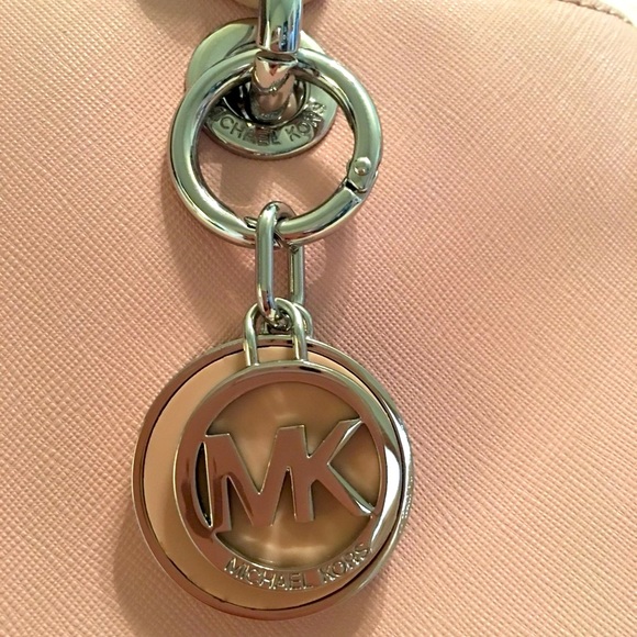 ⭐️SOLD⭐️Michael Kors Cynthia Bag💕😍💕👛 - Picture 6 of 8